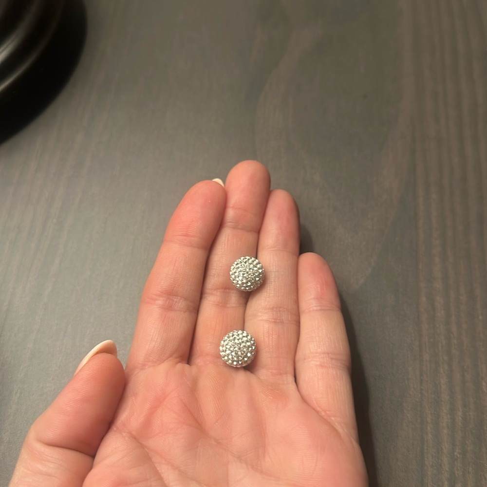 Henri Bendel studs